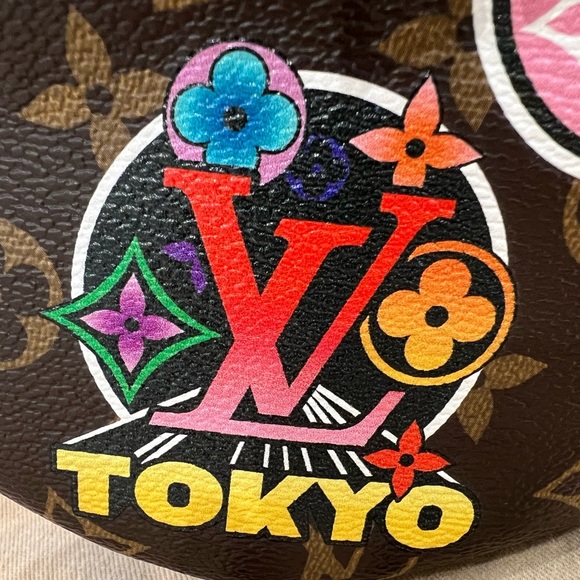 LOUIS VUITTON MONOGRAM MY LV WORLD TOUR CUSTOM BUMBAG 2020 **RARE BAG*** - Picture 6 of 17